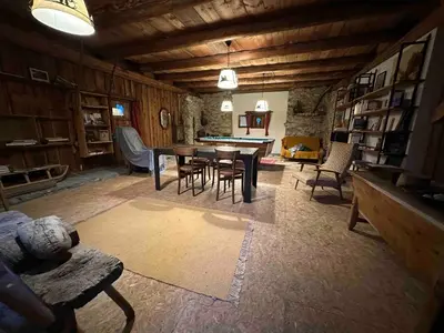 Coin salon dans l'établissement Mountain house with two barns and a garden