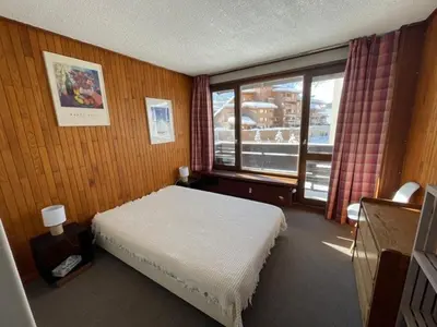 Un ou plusieurs lits dans un hébergement de l'établissement Appartement Confort · Grand 2 Pièces · Proche Pistes · Balcon Sud-Est · 6 Pers · Val Claret - FR-1-502-559