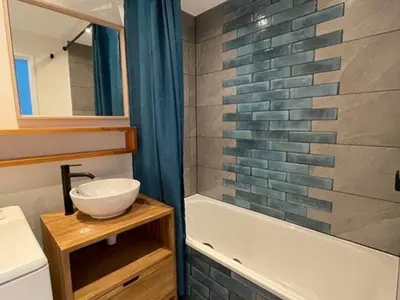 Salle de bains dans l'établissement Appartement Confort · Grand 2 Pièces · Proche Pistes · Balcon Sud-Est · 6 Pers · Val Claret - FR-1-502-559
