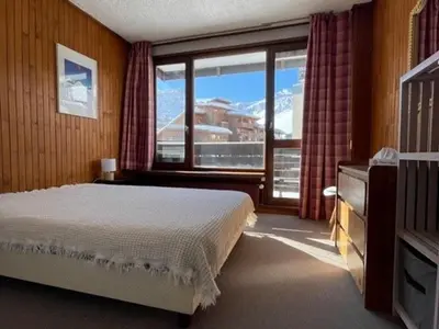 Un ou plusieurs lits dans un hébergement de l'établissement Appartement Confort · Grand 2 Pièces · Proche Pistes · Balcon Sud-Est · 6 Pers · Val Claret - FR-1-502-559
