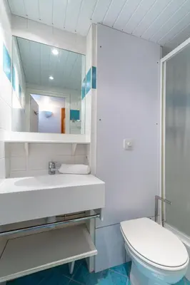 Salle de bains dans l'établissement Studio résidence Le Lac - Le lac by Interhome