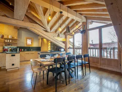 Cuisine ou kitchenette dans l'établissement Chalet de Standing avec Cheminée et Sauna, Proche du Centre de Val-d'Isère - FR-1-694-14