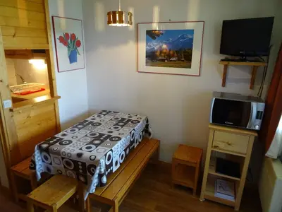 Télévision ou salle de divertissement dans l'établissement Studio cabine 4 pers, Vallandry, centre station, proche pistes - FR-1-411-940