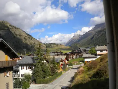 Vue générale sur la montagne ou vue sur la montagne depuis l'appartement