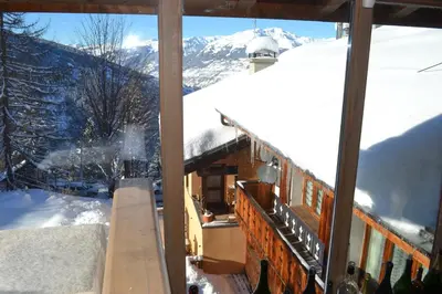Vue générale sur la montagne ou vue sur la montagne depuis la maison d'hôtes