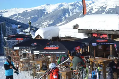 Vue générale sur la montagne ou vue sur la montagne depuis la maison d'hôtes