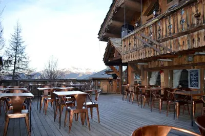 Restaurant ou autre lieu de restauration dans l'établissement Le Solan d'Aniathazze