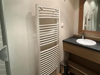 Salle de bains dans l'établissement Résidence Le Centaure - Grand appartement pour 10 personnes · Résidence avec accès direct aux pistes MAE-0541