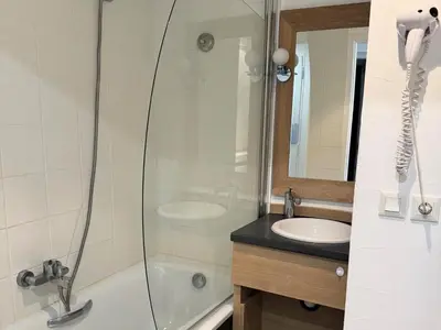 Salle de bains dans l'établissement Résidence Le Centaure - Beau 4 pièces chaleureux · Ski aux pieds · Exposition sud ouest MAE-0591