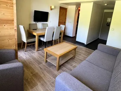 Télévision ou salle de divertissement dans l'établissement Résidence Le Centaure - Appartement agréable · Ski aux pieds MAE-0601