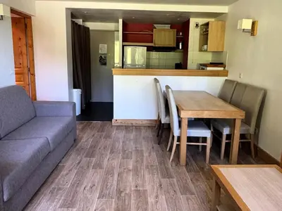 Cuisine ou kitchenette dans l'établissement Résidence Le Centaure - Appartement spacieux · Résidence ski aux pieds MAE-0621