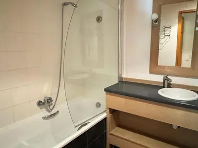 Salle de bains dans l'établissement Résidence Le Centaure - Appartement spacieux · Résidence ski aux pieds MAE-0621