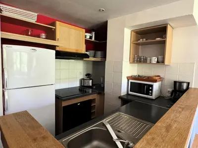 Cuisine ou kitchenette dans l'établissement Résidence Le Centaure - Appartement fonctionnel · Résidence avec accès direct aux pistes MAE-0641