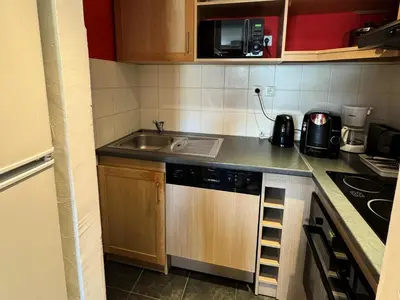 Cuisine ou kitchenette dans l'établissement Résidence Le Centaure - Appartement agréable · Résidence ski aux pieds · Vue sur les pistes MAE-0681