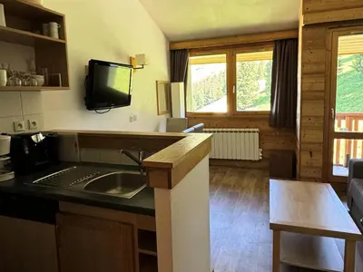 Cuisine ou kitchenette dans l'établissement Résidence Le Centaure - Appartement agréable sur le haut de Belle Plagne · Ski aux pieds MAE-0701