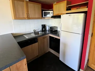 Cuisine ou kitchenette dans l'établissement Résidence Le Centaure - Beau 2 pièces rénové · Ski aux pieds · Sur le haut de Belle Plagne MAE-0711