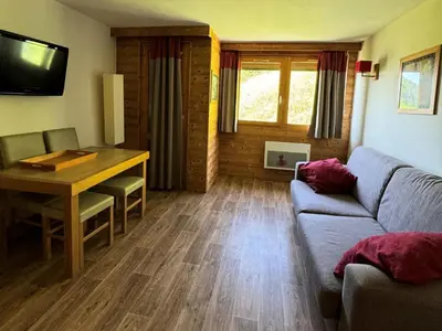Coin salon dans l'établissement Résidence Le Centaure - Studio fonctionnel pour 2 personnes · Ski aux pieds · Vue sur les pistes MAE-0731
