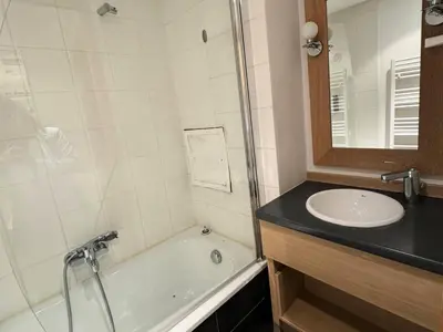 Salle de bains dans l'établissement Résidence Le Centaure - Studio fonctionnel pour 2 personnes · Ski aux pieds · Vue sur les pistes MAE-0731