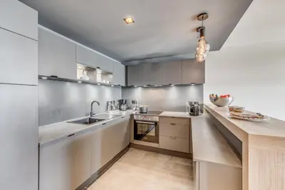 Cuisine ou kitchenette dans l'établissement Résidence Phoenix - 4 pièces 6 personnes 4 MAE-7211