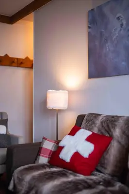 Coin salon dans l'établissement Le Grand Ours - Ski in ski out 4 bed chalet, Arc 1950