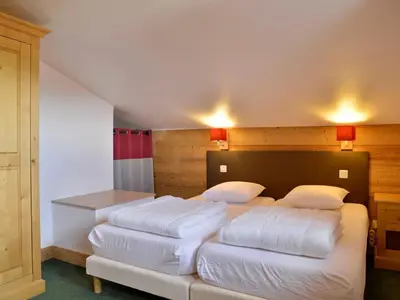 Un ou plusieurs lits dans un hébergement de l'établissement Appartement duplex 6 pers · Ski aux pieds · Piscine chauffée · Animaux admis - FR-1-181-2805