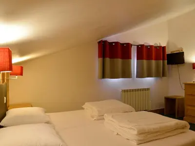 Un ou plusieurs lits dans un hébergement de l'établissement Appartement duplex 6 pers · Ski aux pieds · Piscine chauffée · Animaux admis - FR-1-181-2805