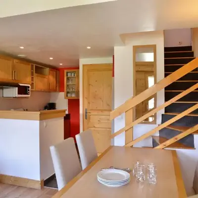 Appartement duplex 6 pers · Ski aux pieds · Piscine chauffée · Animaux admis - FR-1-181-2805