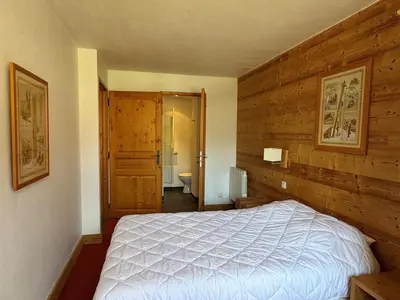 Un ou plusieurs lits dans un hébergement de l'établissement Appartement cosy au pied des pistes, animaux admis - FR-1-181-2820