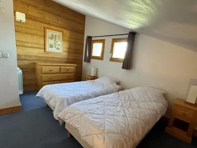Un ou plusieurs lits dans un hébergement de l'établissement Duplex cosy à Belle Plagne - Ski aux pieds, balcon, piscine, bien-être, animaux admis - FR-1-181-2821