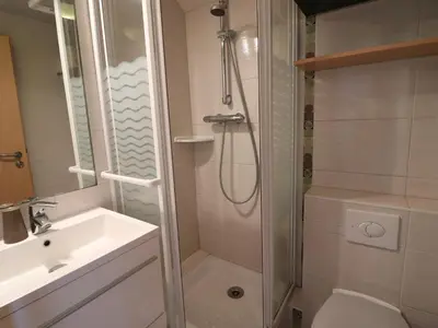 Salle de bains dans l'établissement Studio confortable 2 pers, au pied des pistes à Tignes - FR-1-502-560