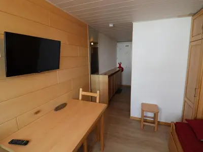 Télévision ou salle de divertissement dans l'établissement Studio confortable 2 pers, au pied des pistes à Tignes - FR-1-502-560