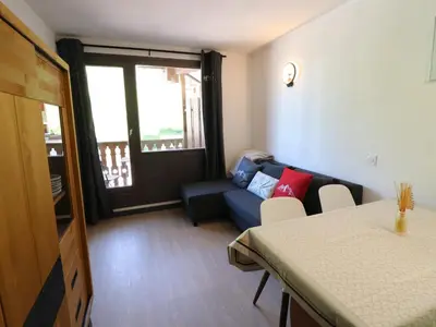 Coin salon dans l'établissement Studio Cabine à Tignes, Accès Direct Pistes, Balcon, WiFi, 4 Pers - FR-1-502-568