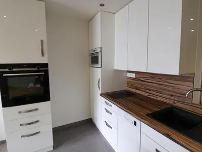 Cuisine ou kitchenette dans l'établissement Appartement cosy, accès ski et balcon, jusqu'à 7 personnes - FR-1-502-563