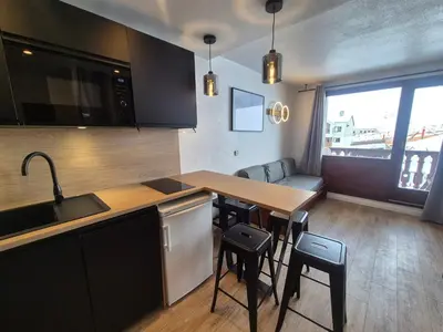 Cuisine ou kitchenette dans l'établissement Studio confortable 4 pers. au pied des pistes avec balcon - FR-1-502-564