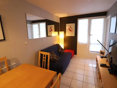 Coin salon dans l'établissement Tignes : Appartement 4 pers, ski aux pieds, balcon, animaux OK, parking, WiFi - FR-1-502-562