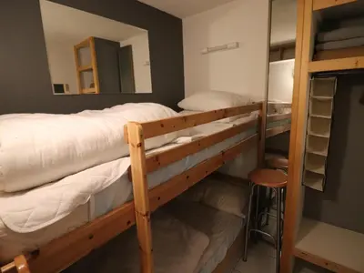 Un ou plusieurs lits dans un hébergement de l'établissement Tignes : Appartement 4 pers, ski aux pieds, balcon, animaux OK, parking, WiFi - FR-1-502-562