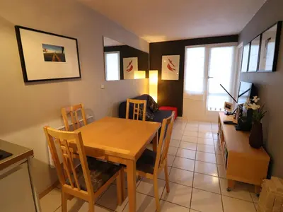 Coin salon dans l'établissement Tignes : Appartement 4 pers, ski aux pieds, balcon, animaux OK, parking, WiFi - FR-1-502-562