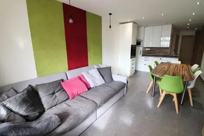 Coin salon dans l'établissement Résidence Hameau De Toviere - Appartement rénové·Proche des pistes · balcon MAE-3151