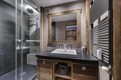 Salle de bains dans l'établissement Résidence Pramecou - Appartement rénové · Au pied des pistes · MAE-4421