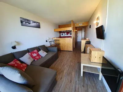 Télévision ou salle de divertissement dans l'établissement Studio cabine rénové 30m², Les Arcs 2000, capacité 4 personnes, balcon - FR-1-346-574