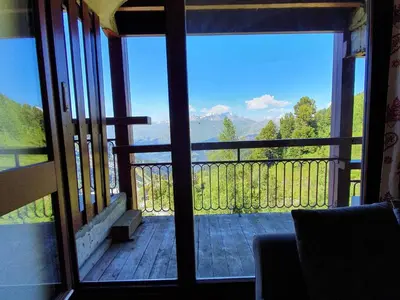Vue générale sur la montagne ou vue sur la montagne depuis l'appartement