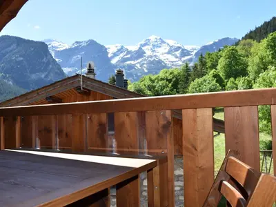 Vue générale sur la montagne ou vue sur la montagne depuis le chalet