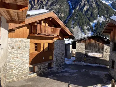 Vue générale sur la montagne ou vue sur la montagne depuis le chalet