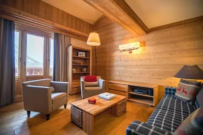 Coin salon dans l'établissement L'Aquila 34 - 3-bedroom ski-in ski-out apartment