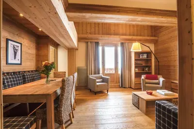 Coin salon dans l'établissement L'Aquila 34 - 3-bedroom ski-in ski-out apartment