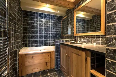 Salle de bains dans l'établissement L'Aquila 34 - 3-bedroom ski-in ski-out apartment