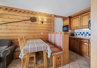 Cuisine ou kitchenette dans l'établissement Appartement Ecrin B112