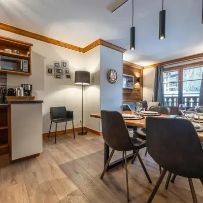 Appartement 4-5 personnes skis aux pieds piscine intérieure sauna hammam