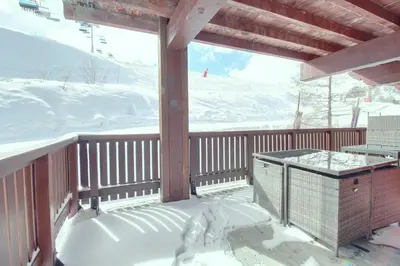 Vue générale sur la montagne ou vue sur la montagne depuis l'appartement
