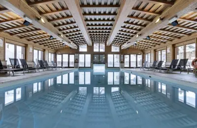 Piscine de l'établissement ARC 1950 Appartement 2 chambres cabine 8 personnes ou située à proximité